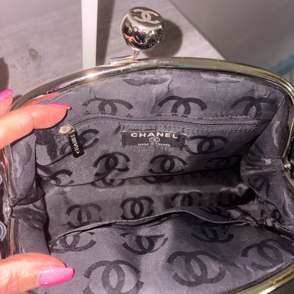 Vintage c c PLK Kiss Lock Black Leather Shoulder Bag with Chain Detail - Picture 3 of 5